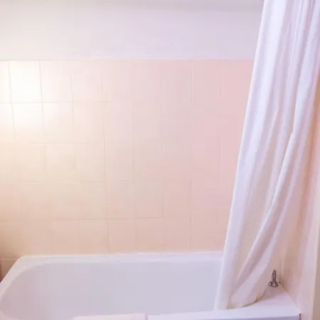 Lumineux Et Fonctionnel Avec Balcon - Jusqu'a 7 Personnes *