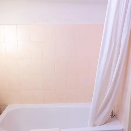 Lumineux Et Fonctionnel Avec Balcon - Jusqu'a 7 Personnes Apartament
