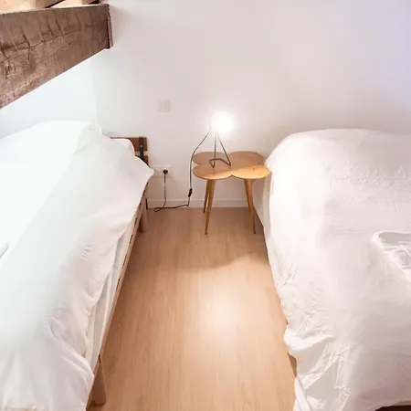 Lumineux Et Fonctionnel Avec Balcon - Jusqu'a 7 Personnes *